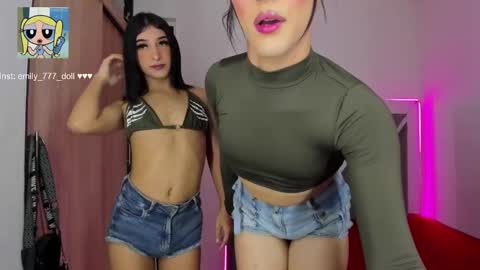 Snapshot of emily_777_doll chatting on 01-06-25, 08:35 Emily hernandez online show from 01-06-25, 08:35