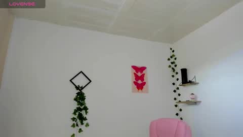 Snapshot of emily_coraline chatting on 12-09-24, 03:54 Emily online show from 12-09-24, 03:54