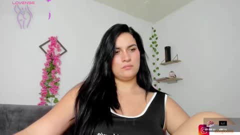 Snapshot of emily_coraline chatting on 01-21-25, 09:25 Emily online show from 01-21-25, 09:25