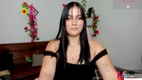Snapshot of emily_coraline chatting on 02-17-25, 08:36 Emily online show from 02-17-25, 08:36
