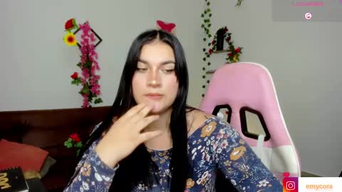 Snapshot of emily_coraline chatting on 02-18-25, 03:43 Emily online show from 02-18-25, 03:43