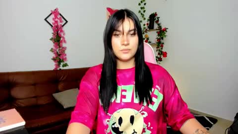 Snapshot of emily_coraline chatting on 02-24-25, 06:58 Emily online show from 02-24-25, 06:58