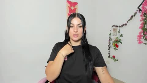 Snapshot of emily_coraline chatting on 10-16-25, 01:17 Emily online show from 10-16-25, 01:17