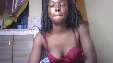 Snapshot of emily_eboniey chatting on 11-19-25, 09:37 Wild fiery online show from 11-19-25, 09:37