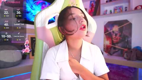 Snapshot of emily_jonexs_ chatting on 02-19-26, 10:28 mily online show from 02-19-26, 10:28