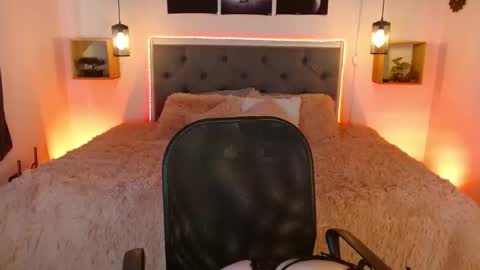 E M I L Y  online show from 09-11-25, 03:01