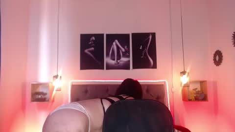 E M I L Y  online show from 10-02-25, 03:30