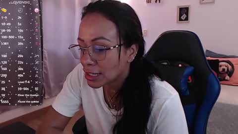 Snapshot of emily_leroy571240 chatting on 10-28-25, 01:47 emily leroy. online show from 10-28-25, 01:47