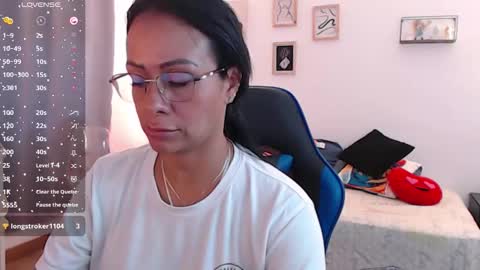 Snapshot of emily_leroy571240 chatting on 11-14-25, 03:44 emily leroy. online show from 11-14-25, 03:44