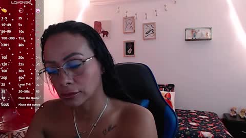 Snapshot of emily_leroy571240 chatting on 12-17-25, 02:01 emily leroy. online show from 12-17-25, 02:01