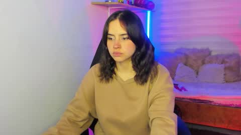 Snapshot of emily_lindey chatting on 10-21-25, 03:18 emily_lindey online show from 10-21-25, 03:18