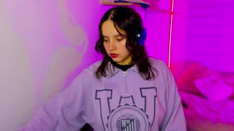 Snapshot of emily_lindey chatting on 11-18-25, 03:34 emily_lindey online show from 11-18-25, 03:34