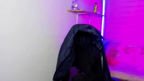 Snapshot of emily_lindey chatting on 11-21-25, 03:27 emily_lindey online show from 11-21-25, 03:27