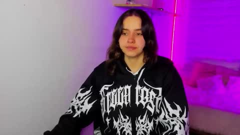 Snapshot of emily_lindey chatting on 11-30-25, 03:21 emily_lindey online show from 11-30-25, 03:21