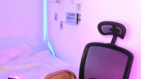 Emily Lindey online show from 02-19-26, 08:21