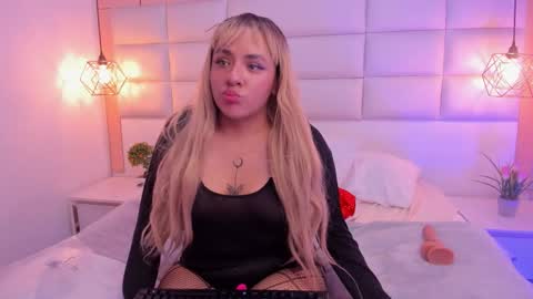 Snapshot of emily_mouns chatting on 12-03-25, 12:51 Emily online show from 12-03-25, 12:51