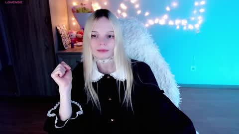 Lia online show from 02-21-25, 11:54