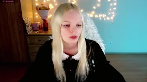 Lia online show from 02-28-25, 12:20