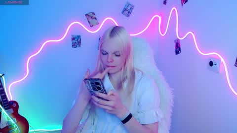 Lia online show from 10-19-25, 05:02