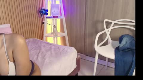 Snapshot of emily_sweett12 chatting on 03-06-26, 01:18 Emily online show from 03-06-26, 01:18