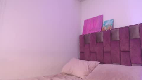 emily_w2 online show from 09-17-25, 03:41