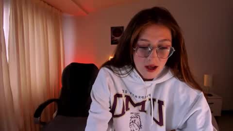 emily_warren__ online show from 09-30-25, 08:58