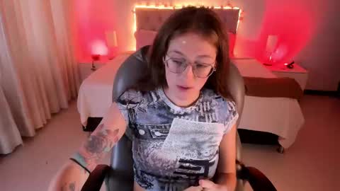 emily_warren__ online show from 10-03-25, 09:45
