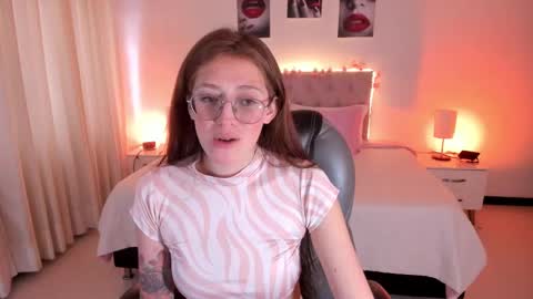 emily_warren__ online show from 10-07-25, 07:22