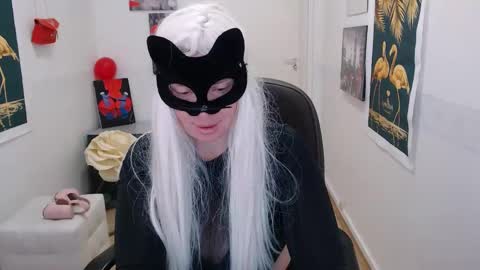 Emily online show from 02-11-25, 12:16