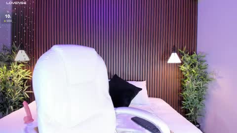 Snapshot of emilycortex chatting on 03-06-25, 04:30 Emily online show from 03-06-25, 04:30