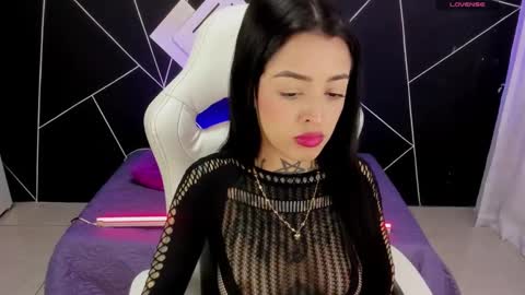 Snapshot of emilydaft chatting on 01-07-25, 09:14 fari online show from 01-07-25, 09:14