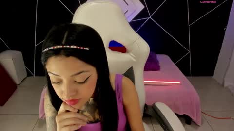Snapshot of emilydaft chatting on 03-10-25, 08:56 fari online show from 03-10-25, 08:56