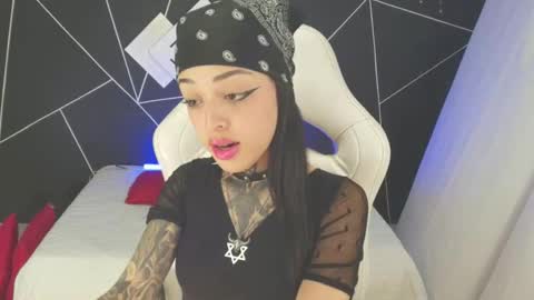 Snapshot of emilydaft chatting on 09-11-25, 09:04 fari online show from 09-11-25, 09:04