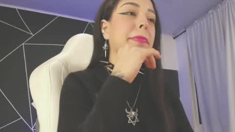Snapshot of emilydaft chatting on 09-18-25, 09:17 fari online show from 09-18-25, 09:17
