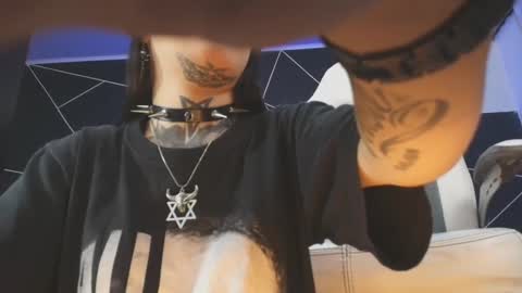 Snapshot of emilydaft chatting on 10-22-25, 08:08 fari online show from 10-22-25, 08:08