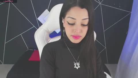 Snapshot of emilydaft chatting on 11-08-25, 02:39 fari online show from 11-08-25, 02:39