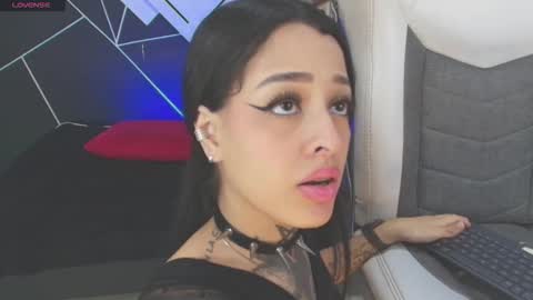 Snapshot of emilydaft chatting on 11-10-25, 10:20 fari online show from 11-10-25, 10:20