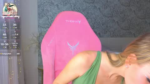 Snapshot of emilydancee chatting on 12-30-24, 05:44 emilydancee online show from 12-30-24, 05:44