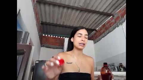 Snapshot of emilydauz chatting on 09-19-25, 06:19 Camila online show from 09-19-25, 06:19