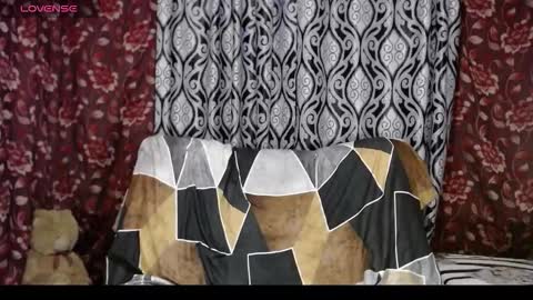 EmilyDoth online show from 10-11-25, 01:53