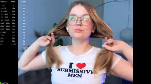 Snapshot of emilyforelsket chatting on 03-29-26, 01:11 Emily online show from 03-29-26, 01:11