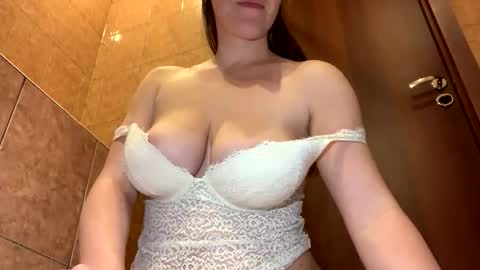 emilygibbes online show from 10-21-25, 10:43