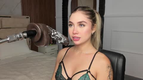 Emily Hendrix online show from 01-30-25, 07:26