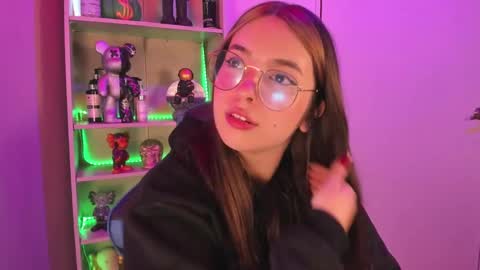 VALEEEN online show from 01-25-25, 03:52