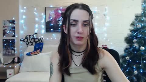Emyli online show from 12-22-24, 09:09