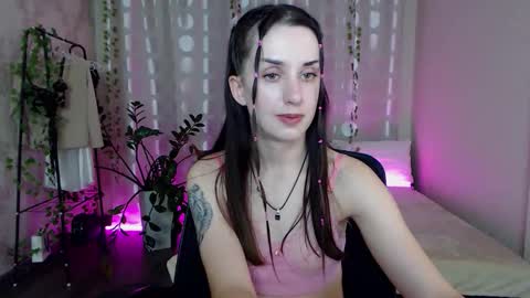 Emyli online show from 09-19-25, 05:24