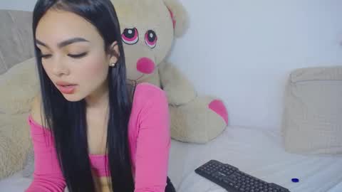 Snapshot of emilylittle___ chatting on 11-07-25, 01:44 EMI online show from 11-07-25, 01:44