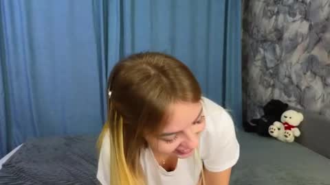 Snapshot of emilyrobbie chatting on 01-09-25, 05:00 Emily Robbie online show from 01-09-25, 05:00