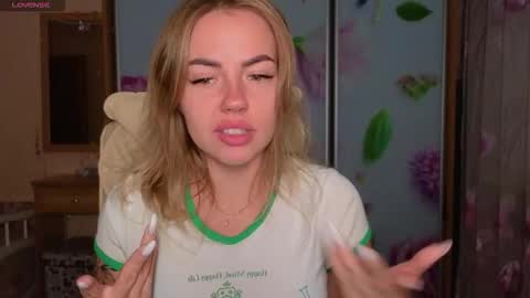 Emily Robbie online show from 10-26-25, 06:25