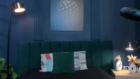 Emily Thyson online show from 09-18-25, 12:18